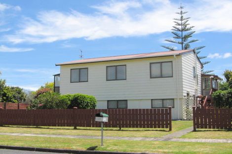 Photo of property in 29 Taihiki Road, Clarks Beach, 2122