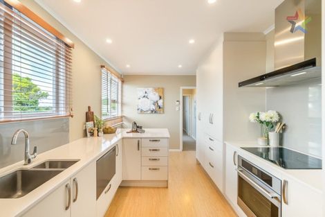 Photo of property in 1/150 Dowse Drive, Maungaraki, Lower Hutt, 5010