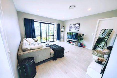 Photo of property in 1 Hea Road, Hobsonville, Auckland, 0616