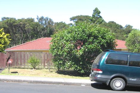 Photo of property in 64 Easton Park Parade, Glenfield, Auckland, 0629