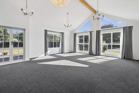 Photo of property in 5 Adrian Grove, Waikanae Beach, Waikanae, 5036