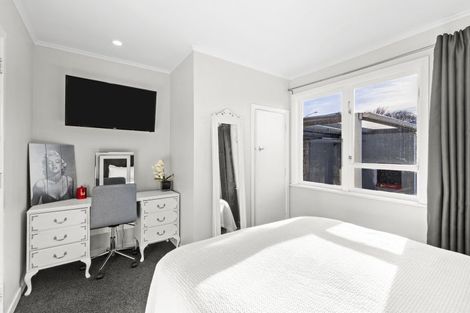 Photo of property in 1 Battersea Place, Roslyn, Palmerston North, 4414