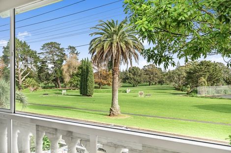 Photo of property in 1/62 Wairoa Road, Narrow Neck, Auckland, 0624