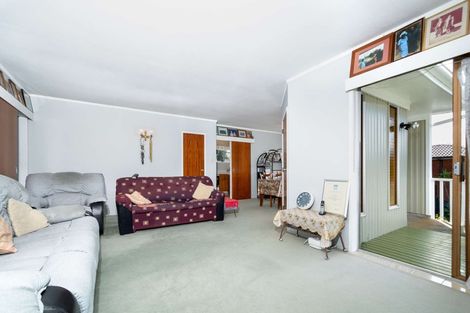 Photo of property in 8 Jenelin Road, Glendene, Auckland, 0602