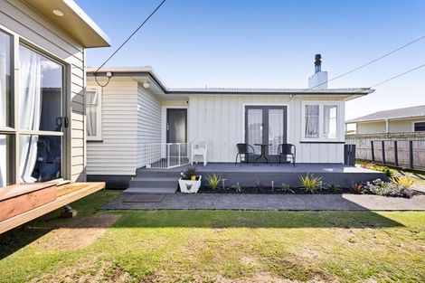 Photo of property in 8 Pacey Avenue, Hawera, 4610
