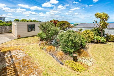 Photo of property in 13 Okiwa Terrace, Waiinu Beach, Whanganui, 4588