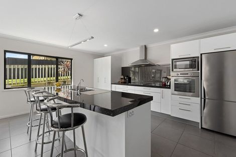 Photo of property in 218 Schnapper Rock Road, Schnapper Rock, Auckland, 0632