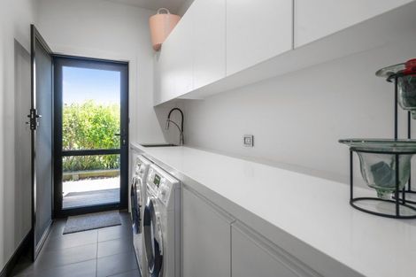 Photo of property in 38 Peregrine Place, Kinloch, Taupo, 3377