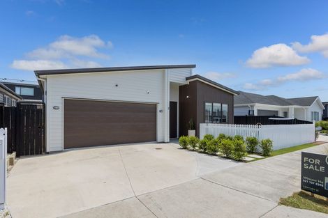 Photo of property in 7 Ropere Street, Kumeu, 0810