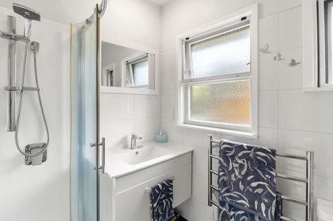 Photo of property in 1/11 Roberts Avenue, Bayswater, Auckland, 0622