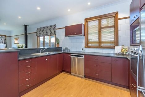 Photo of property in 70 Sandwich Road, Beckenham, Christchurch, 8023