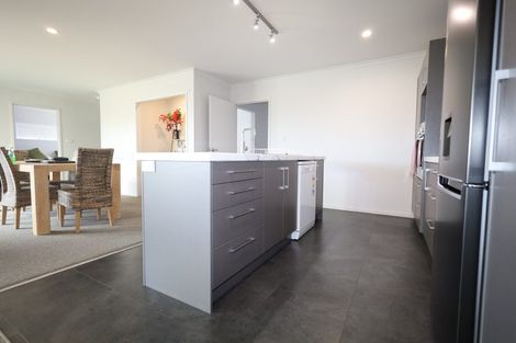 Photo of property in 32 Excelsa Place, Papamoa Beach, Papamoa, 3118