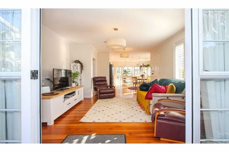 Photo of property in 1/162 Deep Creek Road, Torbay, Auckland, 0630