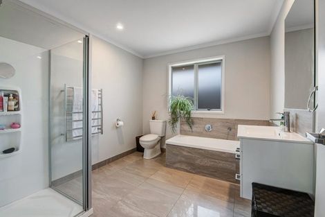 Photo of property in 7 Riverboat Lane, Helensville, 0800