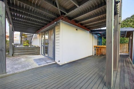 Photo of property in 70 De Quincey Terrace, Highland Park, Auckland, 2010