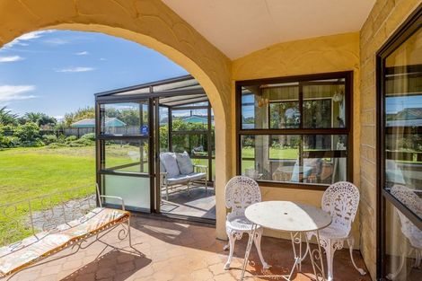 Photo of property in 25 Rauparaha Street, Waikanae Beach, Waikanae, 5036