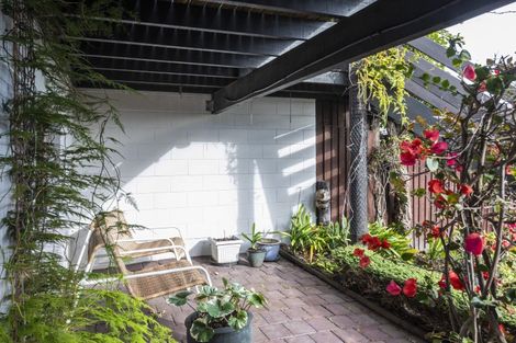 Photo of property in 1/17 Moncks Spur Road, Redcliffs, Christchurch, 8081