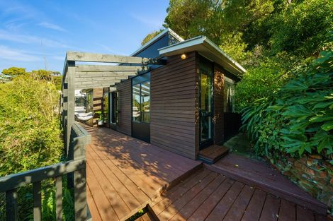 Photo of property in 49 Airlie Road, Plimmerton, Porirua, 5026
