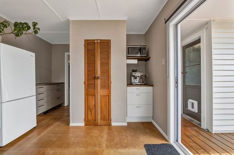 Photo of property in 33 Turakina Street, Merrilands, New Plymouth, 4312