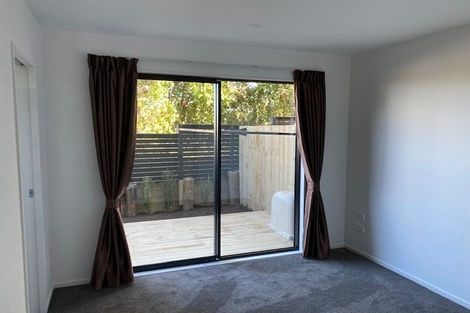 Photo of property in 2/60 Triangle Road, Massey, Auckland, 0614