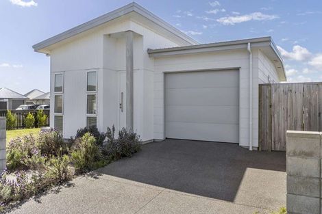 Photo of property in 11 Union Drive, Papamoa, 3118