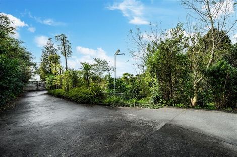 Photo of property in 323 Glenfield Road, Glenfield, Auckland, 0629