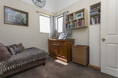 Photo of property in 24 Larkins Street, Helensburgh, Dunedin, 9010