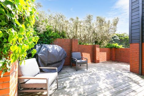 Photo of property in 15 Amapur Drive, Khandallah, Wellington, 6035