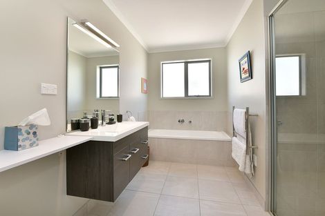 Photo of property in 14 Kiwa Crescent, Gulf Harbour, Whangaparaoa, 0930