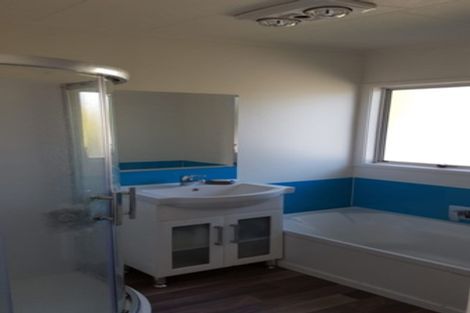 Photo of property in 32 Moncrieff Avenue, Clendon Park, Auckland, 2103