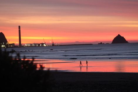 Photo of property in 14 Hamblyn Street, Strandon, New Plymouth, 4312