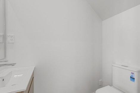 Photo of property in 4 Roberts Road, Matakatia, Whangaparaoa, 0930