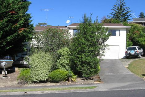 Photo of property in 17 Squirrel Lane, Browns Bay, Auckland, 0630
