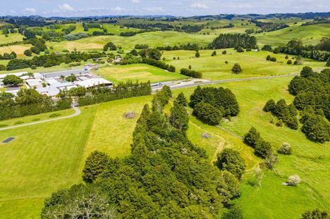 Photo of property in 18 Omana Road, Maungakaramea, 0178