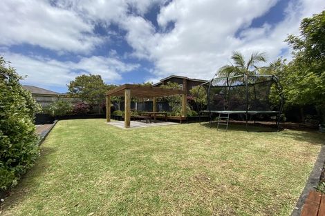 Photo of property in 17 Glen Bay Close, Pinehill, Auckland, 0632