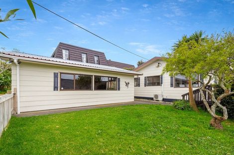 Photo of property in 116 Whangaparaoa Road, Red Beach, 0932