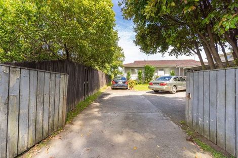 Photo of property in 389 Roscommon Road, Clendon Park, Auckland, 2103