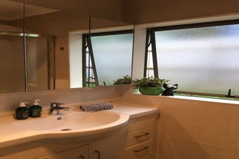 Photo of property in 22 Lynden Avenue, Hillcrest, Auckland, 0627