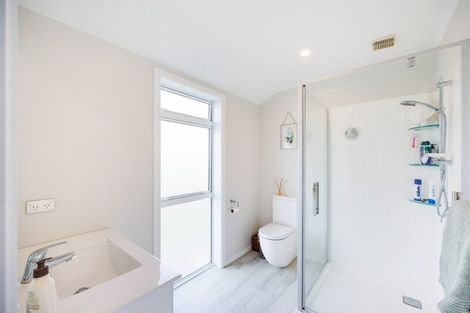 Photo of property in 132 Johnstone Drive, Fitzherbert, Palmerston North, 4410