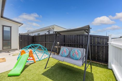 Photo of property in 7 Ropere Street, Kumeu, 0810