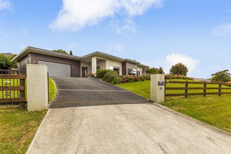Photo of property in 1 Gavinike Place, Waimauku, 0812