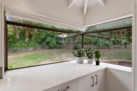 Photo of property in 33 John Downs Drive, Browns Bay, Auckland, 0630
