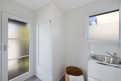 Photo of property in 8a Queen Road, Bellevue, Tauranga, 3110