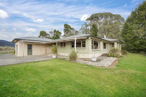 Photo of property in 40 Whyte Road, Happy Valley, Tuatapere, 9691