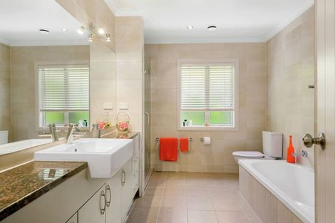 Photo of property in 30c Marine Parade, Mellons Bay, Auckland, 2014