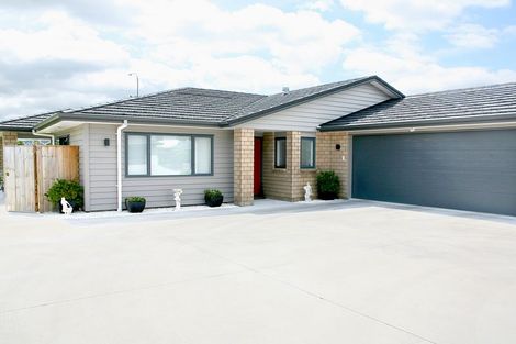 Photo of property in 10 Cooladerry Place, Rosehill, Papakura, 2113