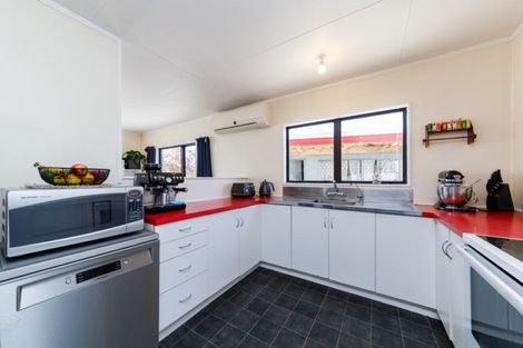 Photo of property in 27 Tiller Close, Kelvin Grove, Palmerston North, 4414