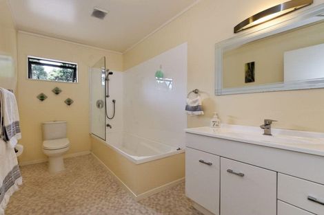 Photo of property in 408 Scenic Drive, Waiatarua, Auckland, 0612