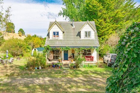 Photo of property in 1111 Tupurupuru Te Wharau Road, Kourarau Hill, Masterton, 5883