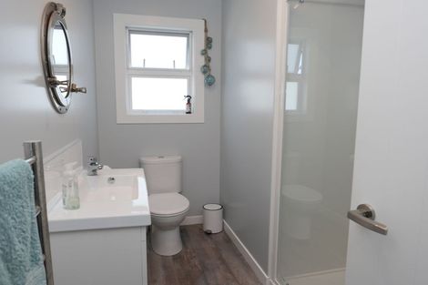 Photo of property in 104 Seaview Road, Paraparaumu Beach, Paraparaumu, 5032